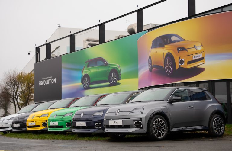 UE amână planul „Made in Europe” care ar fi protejat industria EV de concurența chineză