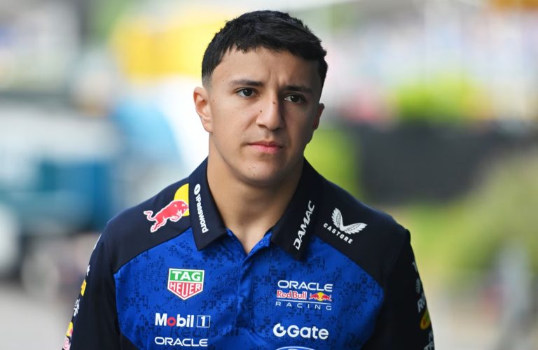 Isack Hadjar ratează Marele Premiu al Olandei. Liam Lawson urcă la Red Bull, iar Yuki Tsunoda revine la Racing Bulls