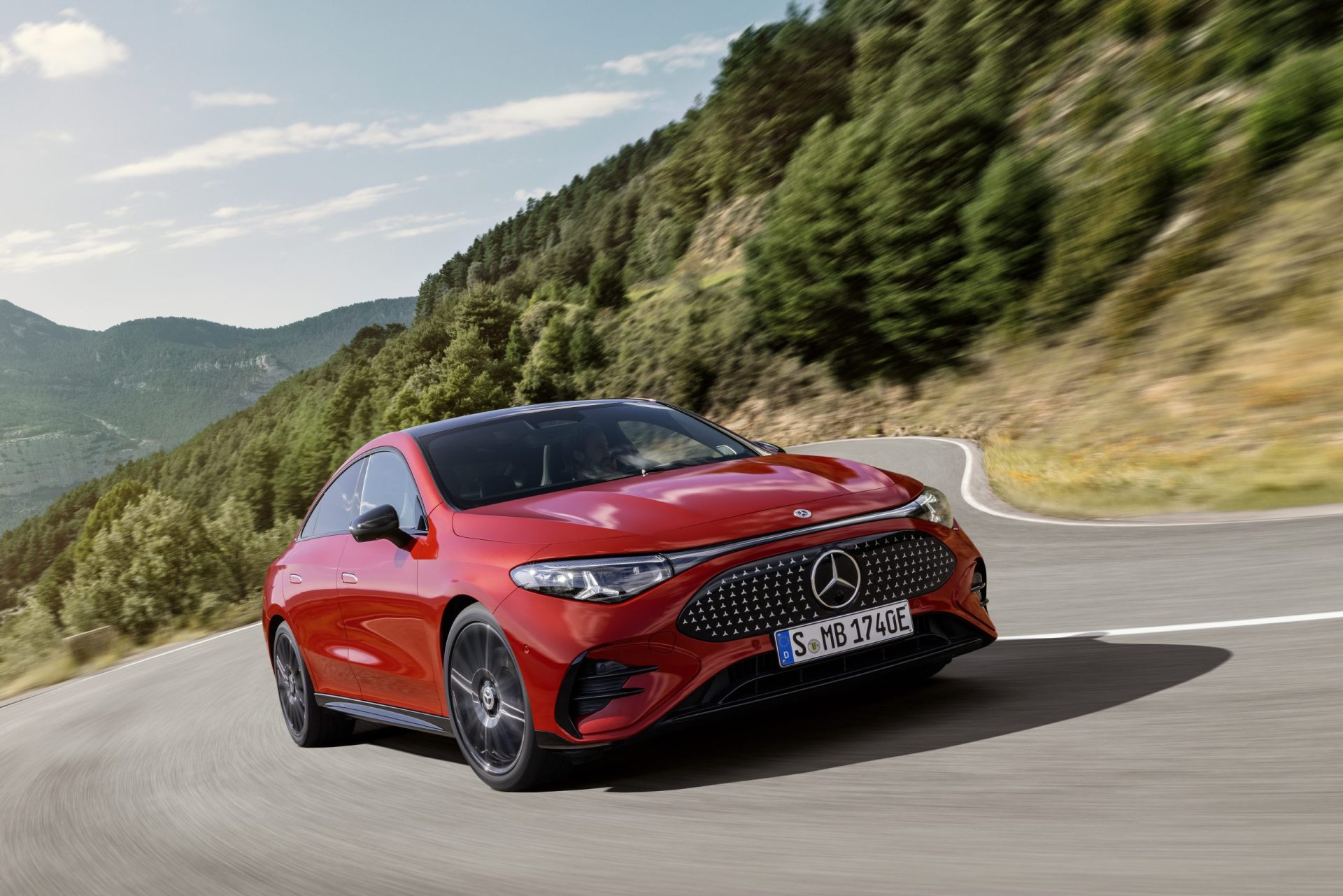 Mercedes, BMW și Volkswagen au o problemă serioasă în China: noile lor electrice nu reușesc să convingă clienții