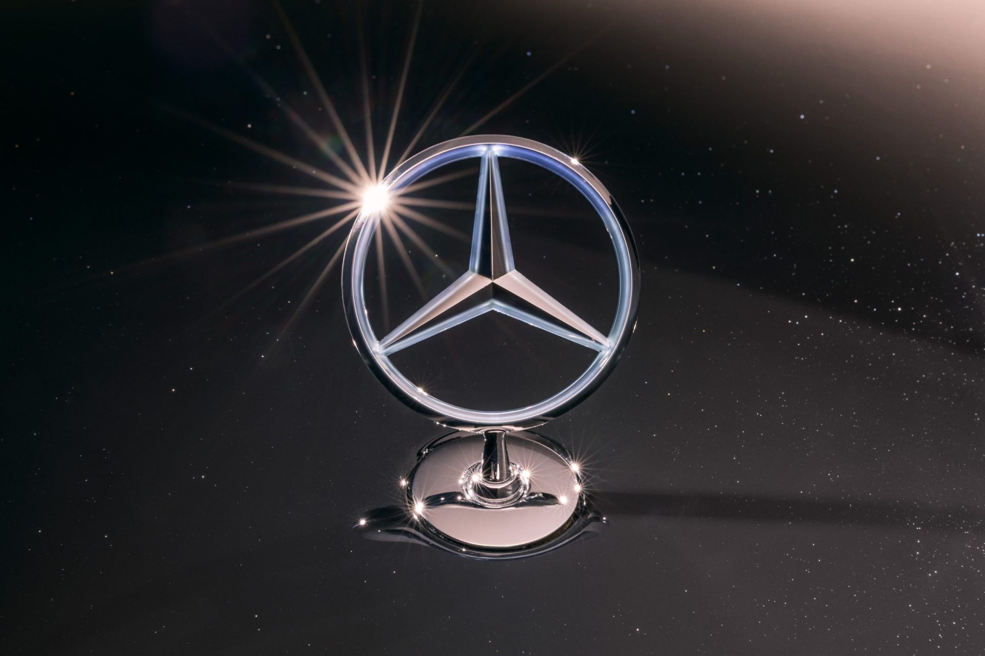Mercedes-Benz și strategia „luxury first”: miza unei schimbări de direcție