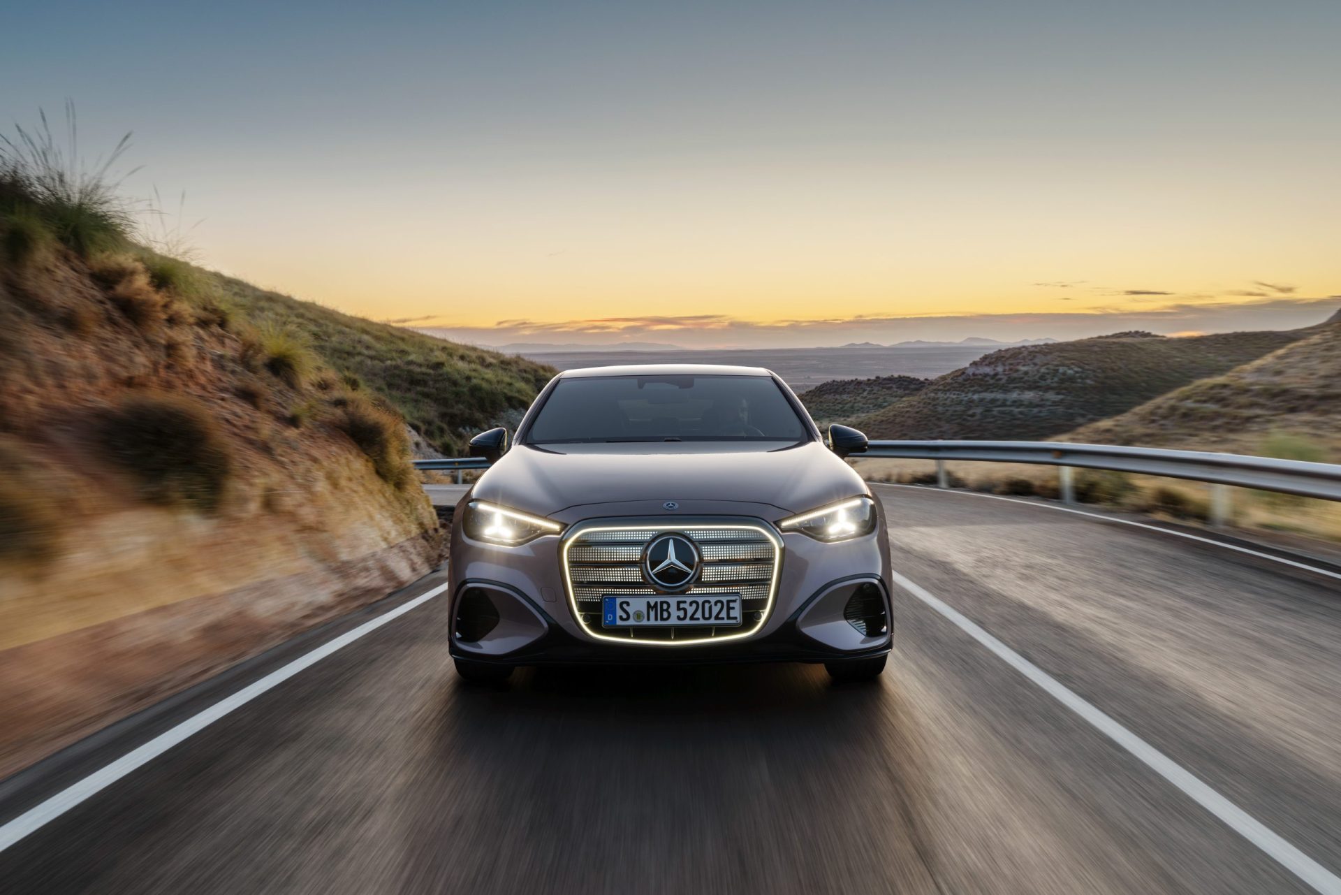 Mercedes‑Benz lansează prima Clasă C complet electric: sportivă, elegantă și mai inteligentă ca niciodată