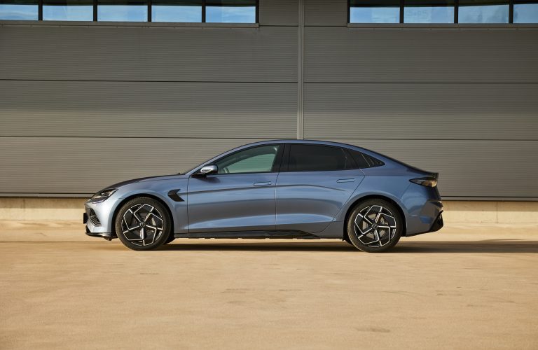 China preia conducerea: BYD detronează Tesla pe piața globală a vehiculelor electrice