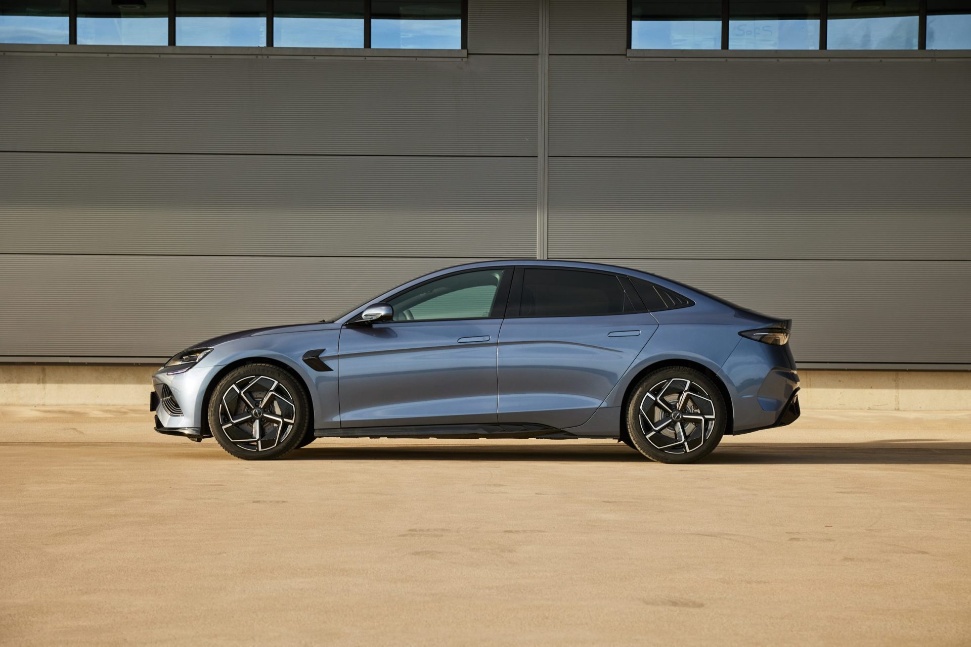 China preia conducerea: BYD detronează Tesla pe piața globală a vehiculelor electrice