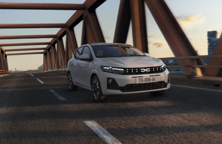 Dacia Sandero, din nou pe primul loc în Europa în luna mai 2026. Tesla Model Y revine puternic pe podium