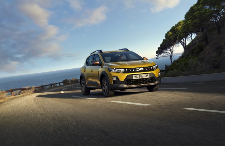 Dacia deschide comenzile pentru primul Sandero Stepway Hybrid. Cât costă cea mai puternică versiune a modelului