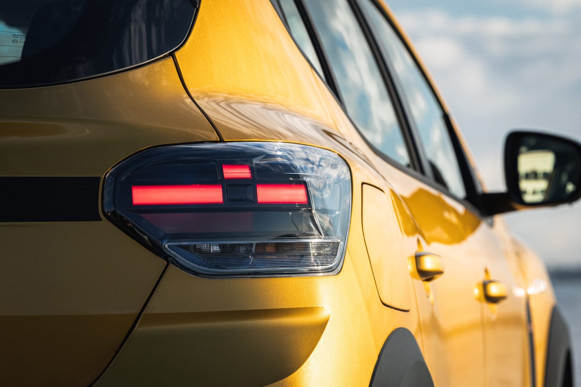 Piața auto din România accelerează în iunie 2026: înmatriculările de mașini noi au crescut cu aproape 53%, iar electricele bat recordul