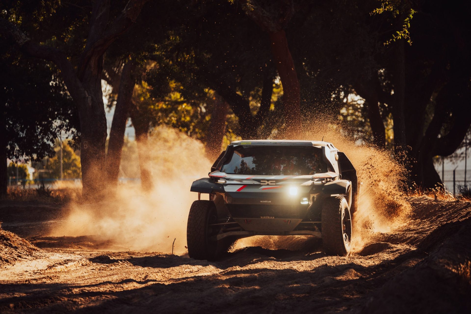 Dacia Sandriders atacă Rally-Raid Portugal 2026 din postura de lider W2RC, după victoria de la Dakar