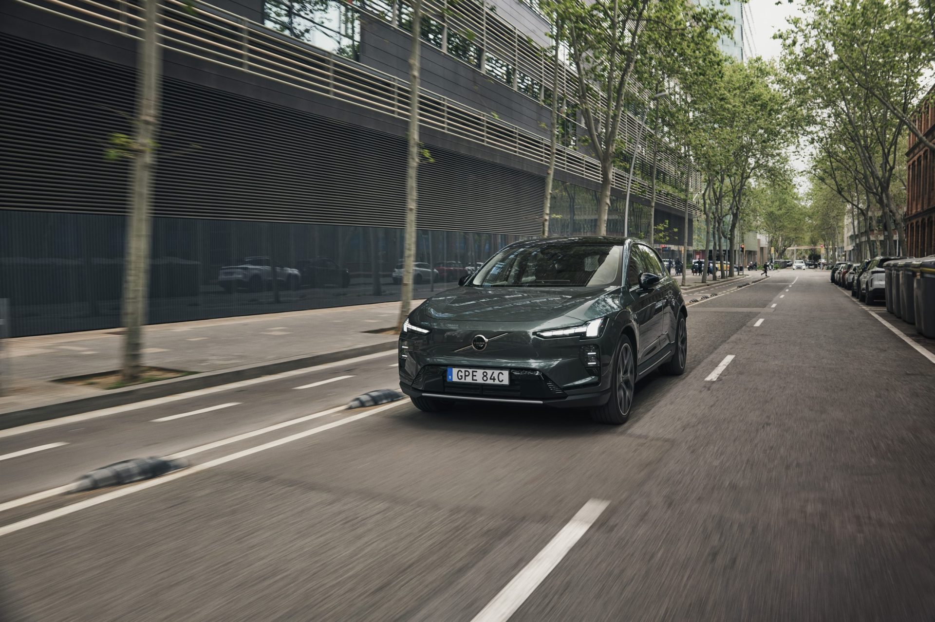 Volvo EX60 ajunge la primii clienți din Europa. Noul SUV electric promite autonomie de până la 810 km