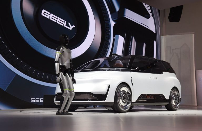 Geely mizează pe inteligența artificială și mobilitatea autonomă: ecosistemul „Full Domain AI 2.0”, vedeta Auto China 2026