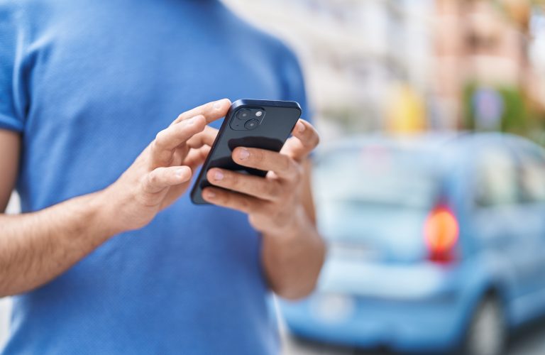 Piața auto intră în era conversațională: Autovit.ro aduce căutarea de mașini direct în ChatGPT