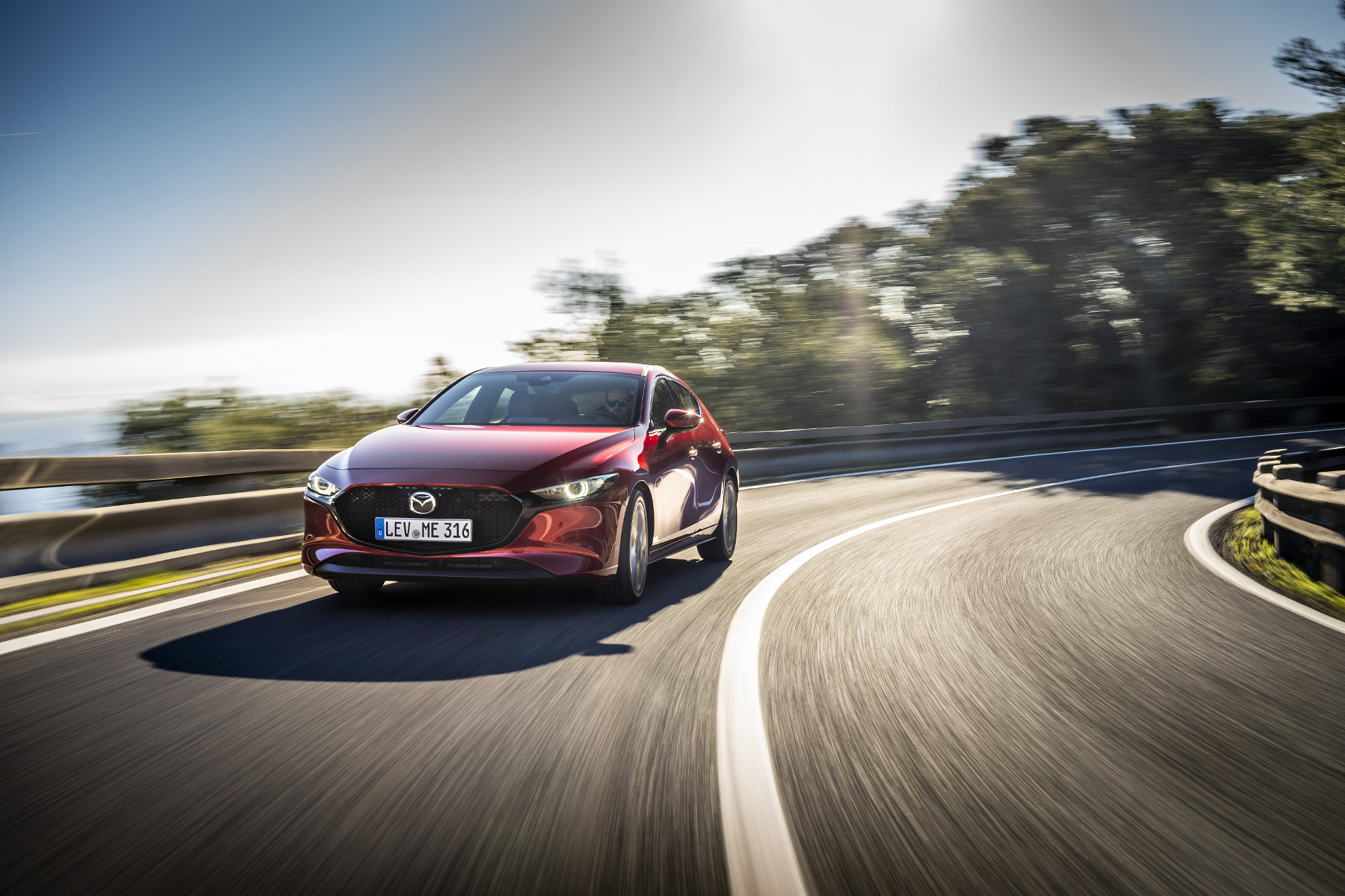 Noua Mazda 3 cu motorul Skyactiv-X a ajuns în România