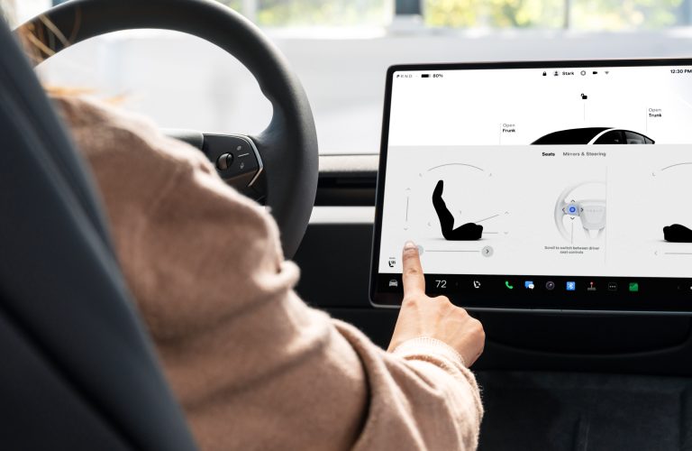 Producătorii auto, presați să reintroducă butoanele fizice din cauza temerilor privind defectarea ecranelor tactile