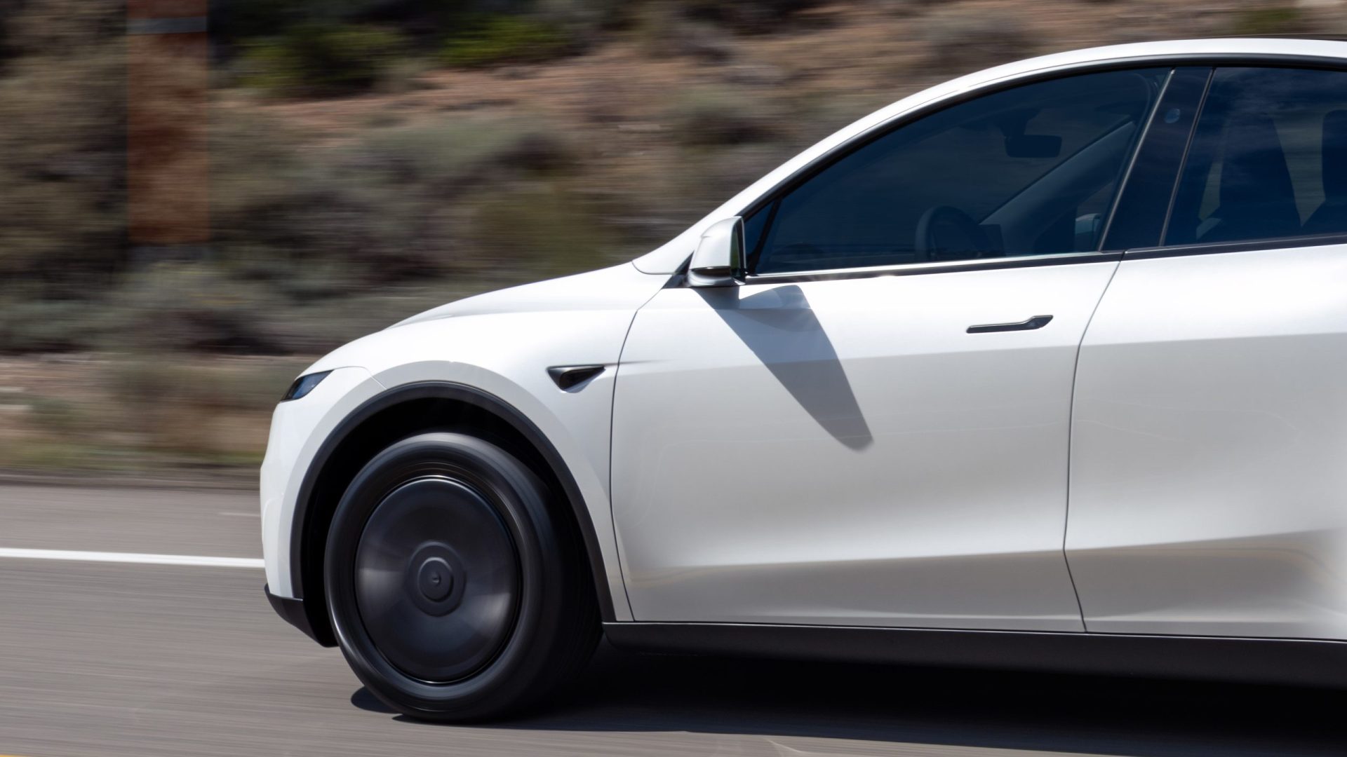 Tesla, sub lupa autorităților europene: RDW analizează problema ușilor de urgență, dar nu exclude un recall