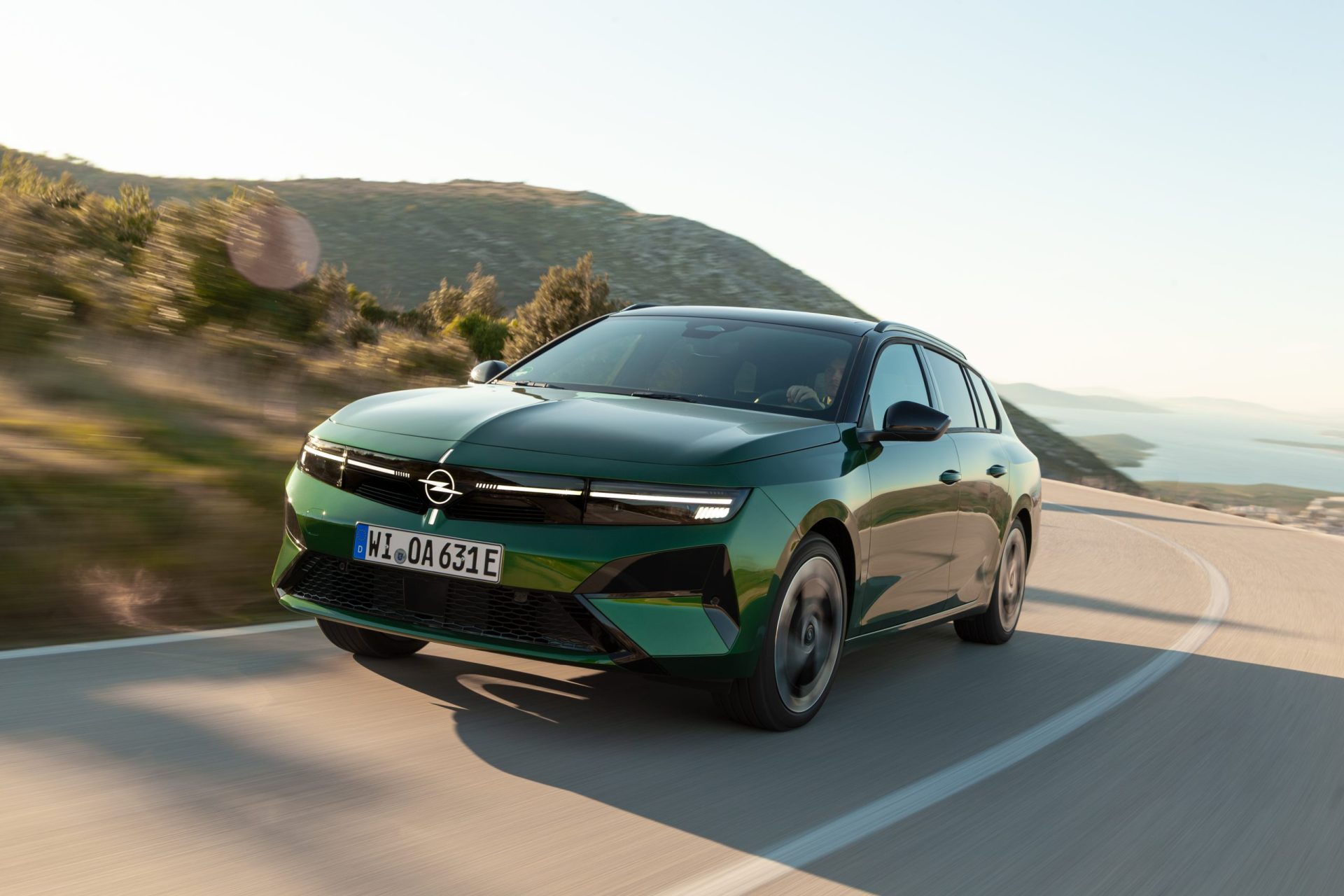 Noul Opel Astra mizează pe confort: scaunele Intelli-Seats în echipare standard