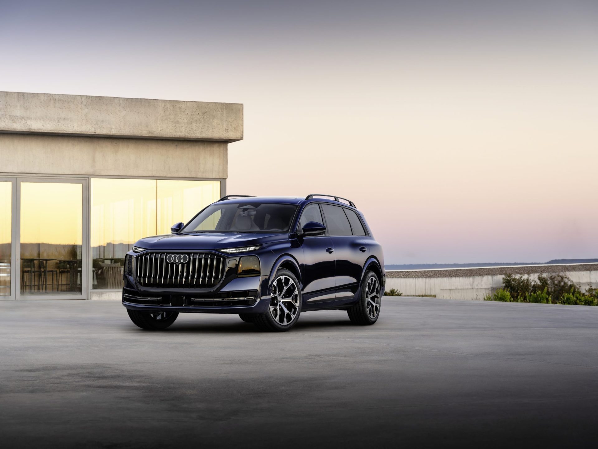 Audi Q9 intră în scenă: cel mai mare SUV Audi de până acum vine cu șapte locuri, V6 de 429 CP și tehnologie de vârf