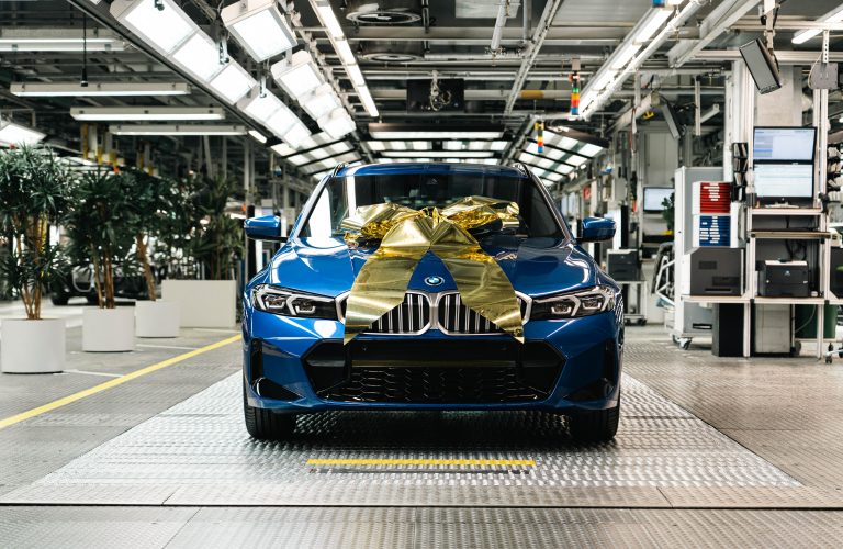 Grupul BMW a vândut 3 milioane de automobile electrificate