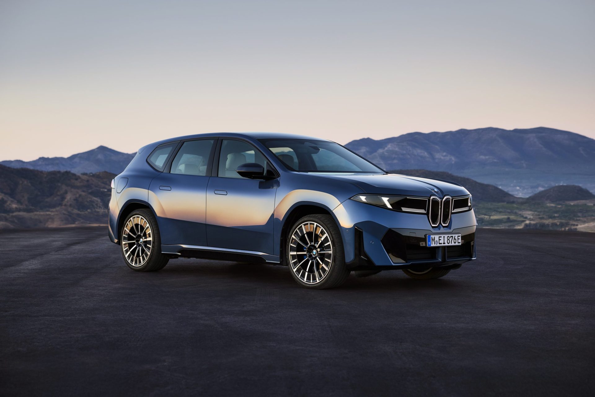Românii se îndreaptă tot mai mult spre SUV-uri și mașini electrificate: piața auto intră într-o nouă etapă în 2026