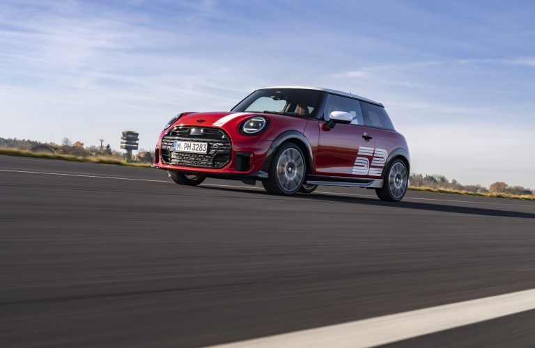 MINI 1965 Victory Edition: o legendă a motorsportului, reinterpretată