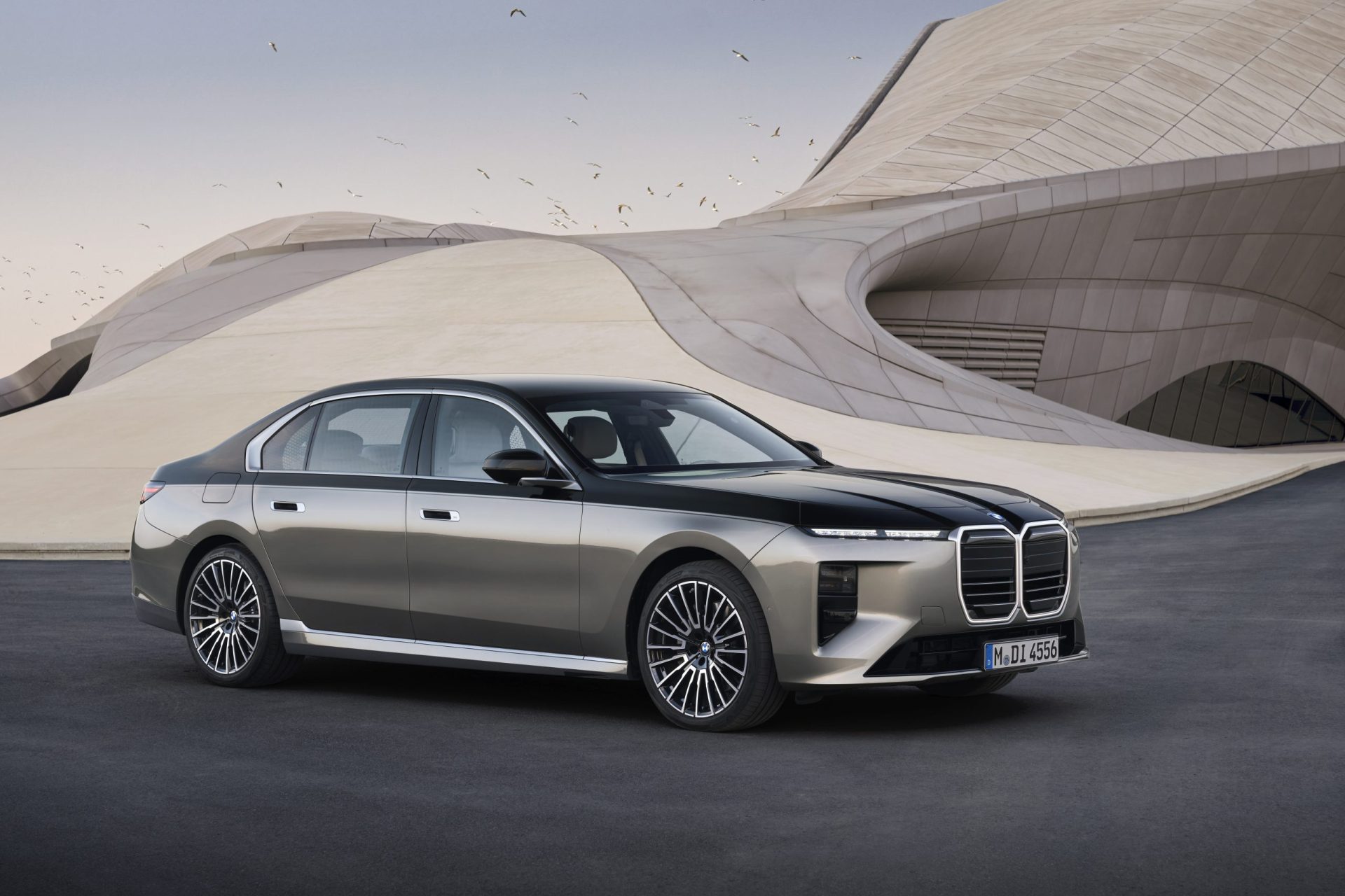Noul BMW Seria 7: lux, tehnologie și peste 720 km autonomie electrică