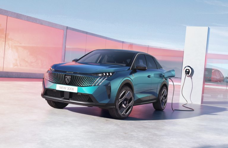 Întârzieri pentru electricele Peugeot: probleme la fabrica ACC pun presiune pe Stellantis