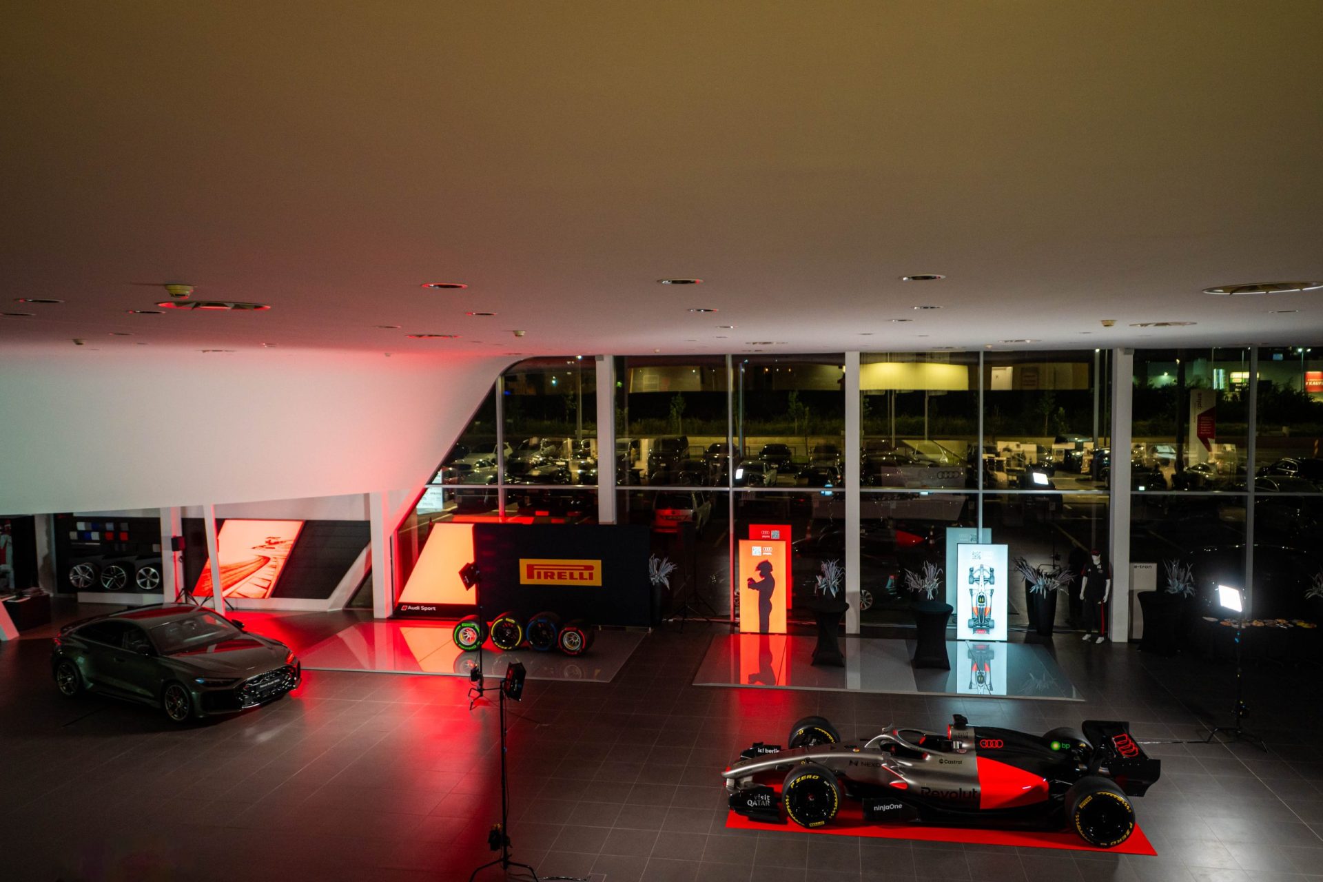 Audi aduce la București două dintre cele mai importante proiecte ale sale: noul RS 5 și monopostul de Formula 1