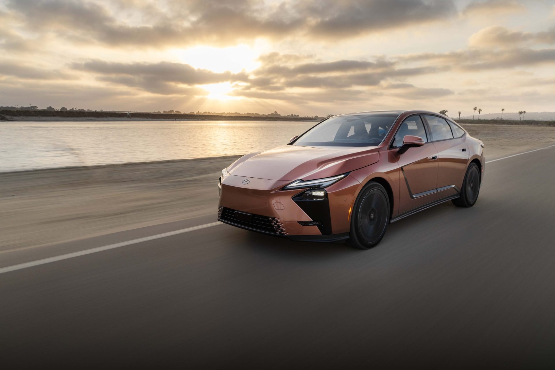 Lexus ES 2026: noua generație a sedanului premium intră într-o eră electrificată completă