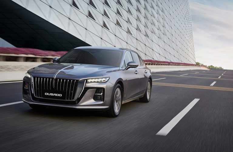 Hongqi vrea să producă în Europa: negocieri cu Stellantis pentru o fabrică din Spania