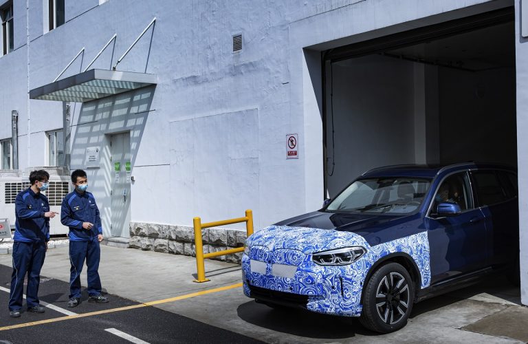 Începe producţia lui BMW iX3