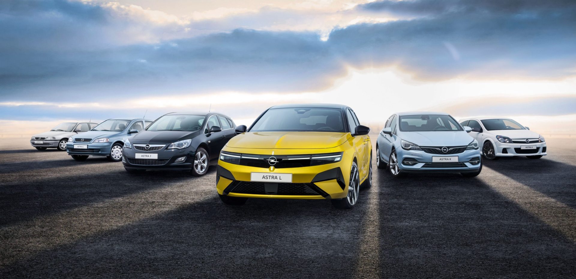 Opel Astra F împlinește 35 de ani: modelul care a transformat Astra în cel mai vândut Opel din istorie