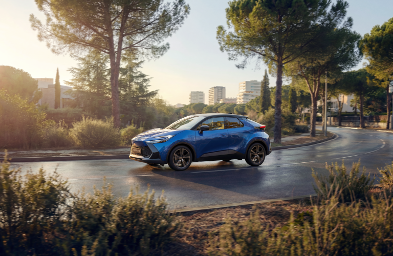 Toyota C-HR împlinește 10 ani. Peste 2,1 milioane de exemplare vândute și actualizări importante pentru gama 2026